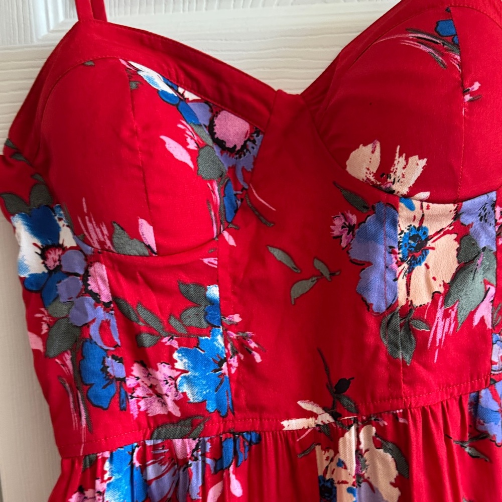 Elegant Red Floral Maxi Dress - Picture 3 of 6
